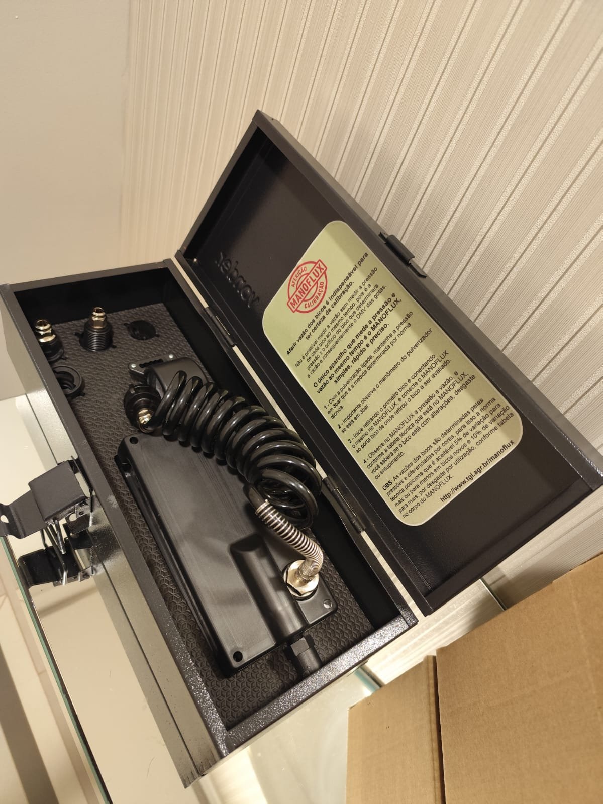 Equipamento Manoflux portátil pronto para uso no campo